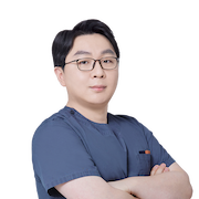 キム・テウン院長医師